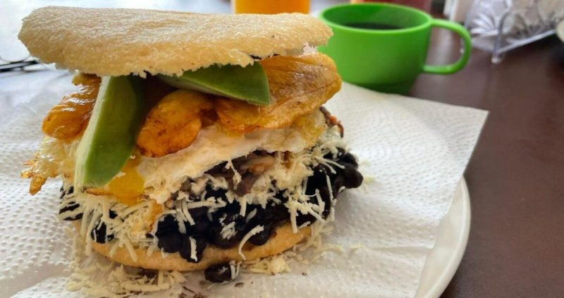 Al otro lado de la arepa